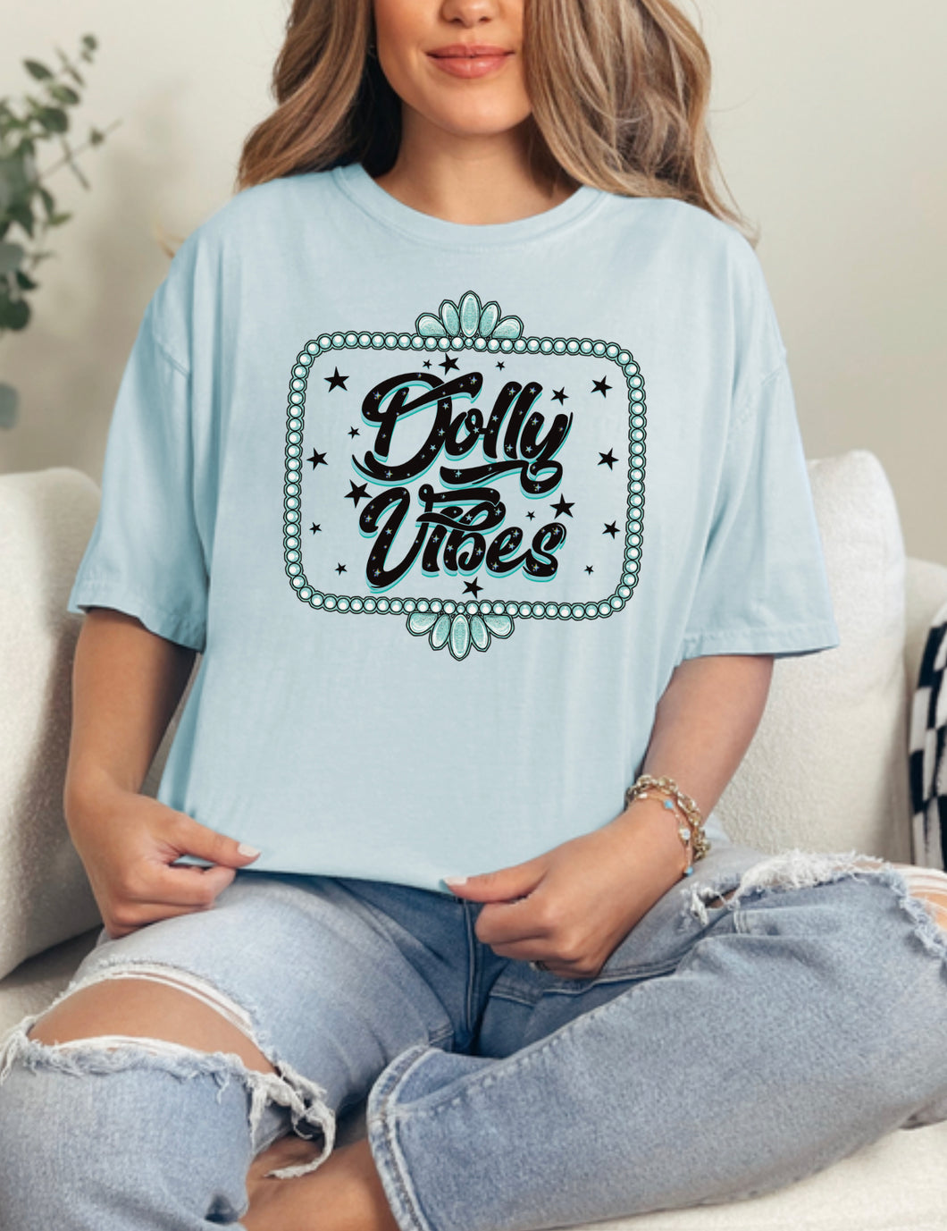 Dolly Vibes Tee